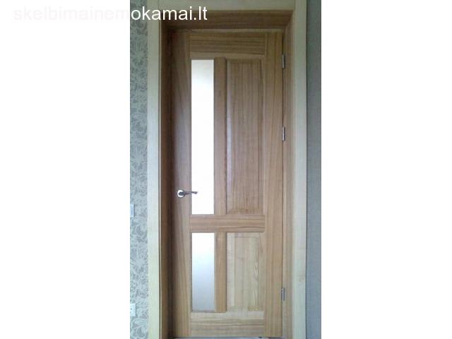 Lauko durys iš natūralios medienos